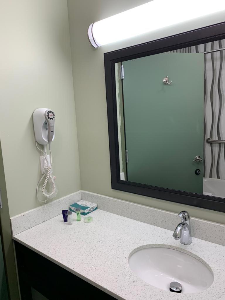 Quality Inn Queens นิวยอร์ก ภายนอก รูปภาพ