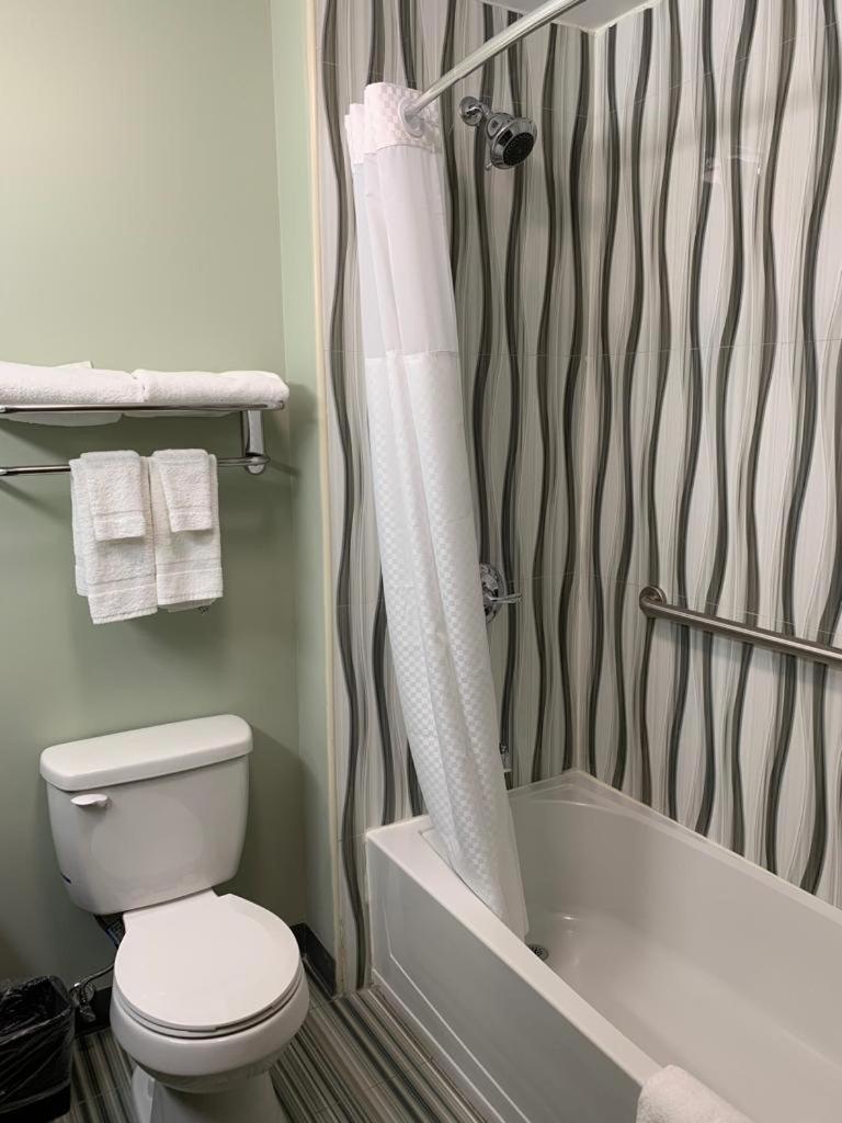 Quality Inn Queens นิวยอร์ก ภายนอก รูปภาพ